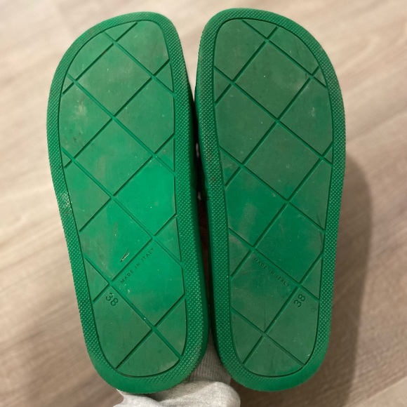 Bottega Veneta Rubber Slides - Picture 7 of 7